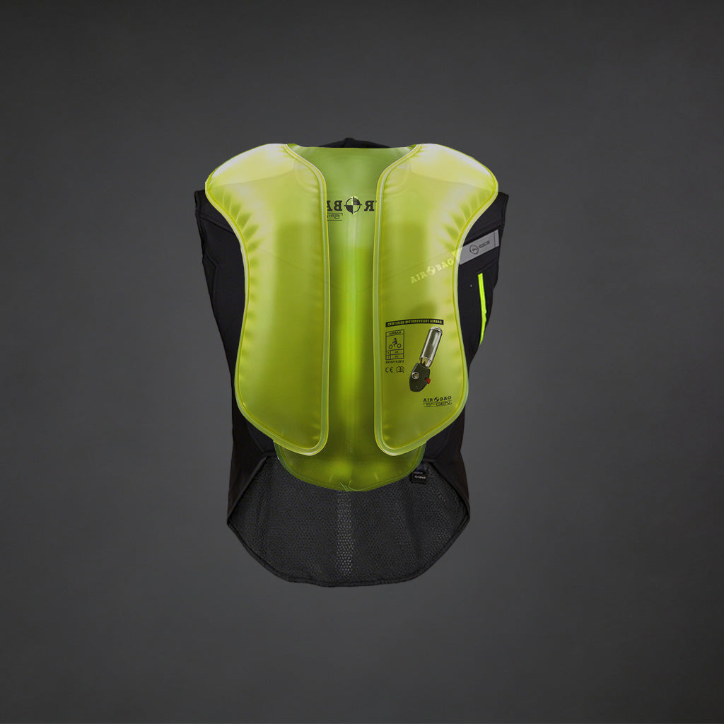 Detalle de la bolsa de aire amarilla protectora inflada del sistema mecánico interior de la chaqueta URBAN JACKET