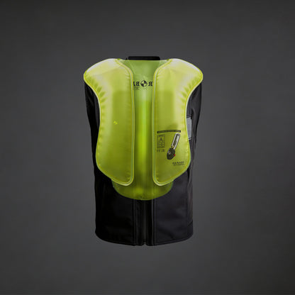 Detalle del sistema interior de la bolsa de aire amarilla inflada del chaleco para moto LITE VEST.